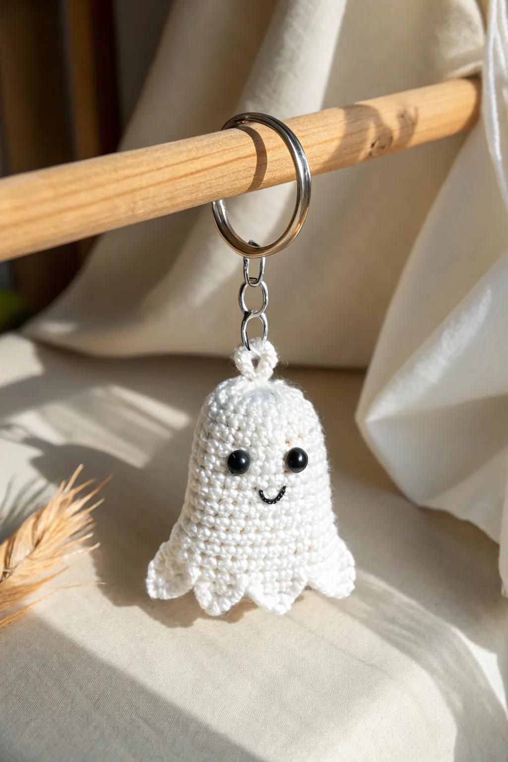 Add a touch of Halloween whimsy to your keys with this charming crochet ghost keychain! ðð»