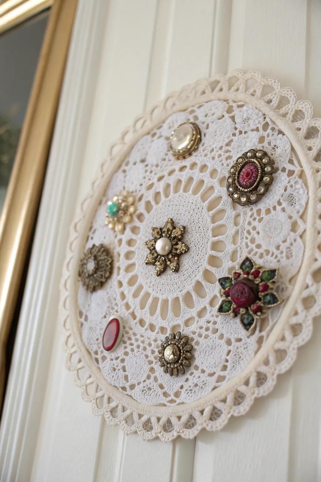 Elevate your wall art with a touch of Victorian charm: Doilies meet vintage brooches for a timeless aesthetic.